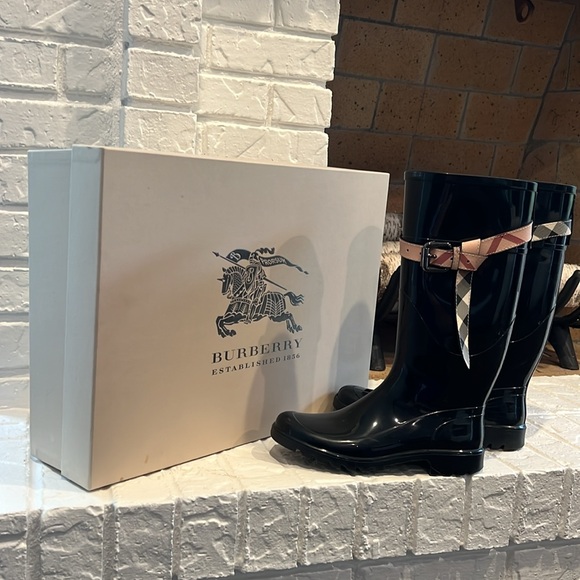 Burberry Kenyon Nova Belt Rainboot - Picture 9 of 11